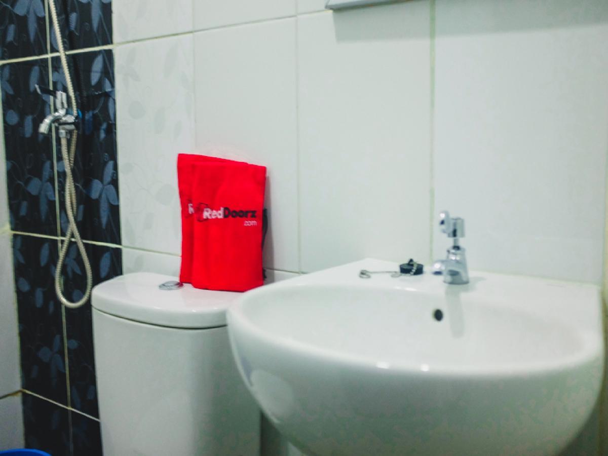 Reddoorz Plus @ Helvetia Medan Eksteriør billede